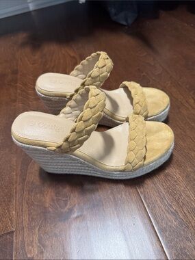 Wedge sandals
